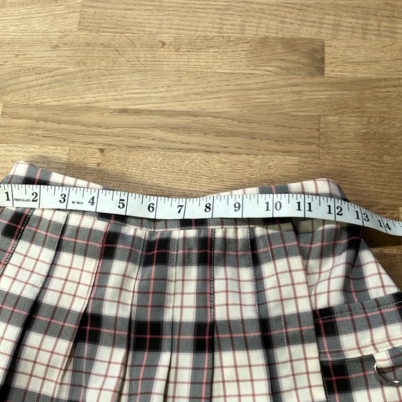 Forever 21 shorts women’s juniors plaid Pleated with Skirt in front Size:S - Picture 10 of 11